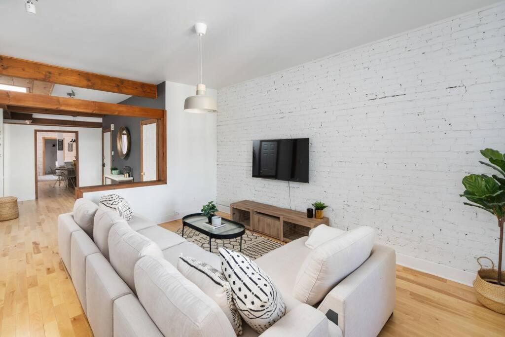 Chic Mile-End 3Br Getaway - Free Parking, Sleeps 8 Διαμέρισμα Μόντρεαλ Εξωτερικό φωτογραφία