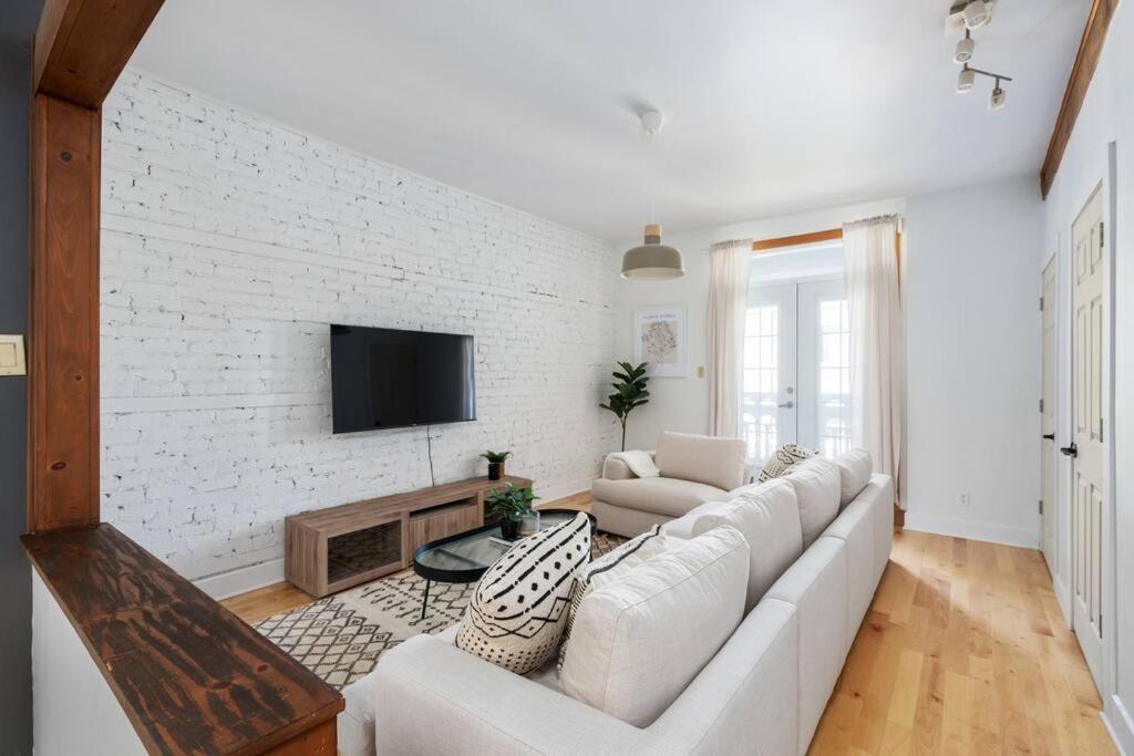 Chic Mile-End 3Br Getaway - Free Parking, Sleeps 8 Διαμέρισμα Μόντρεαλ Εξωτερικό φωτογραφία