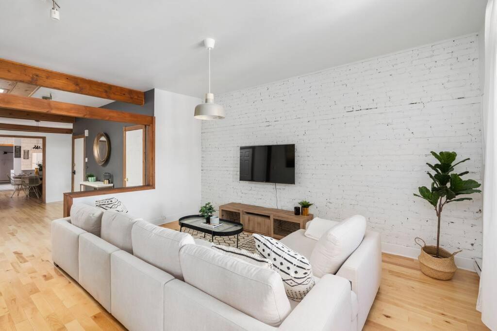 Chic Mile-End 3Br Getaway - Free Parking, Sleeps 8 Διαμέρισμα Μόντρεαλ Εξωτερικό φωτογραφία