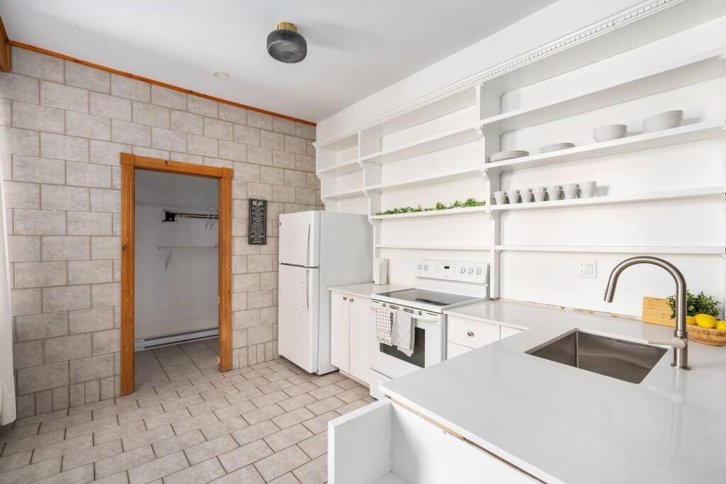 Chic Mile-End 3Br Getaway - Free Parking, Sleeps 8 Διαμέρισμα Μόντρεαλ Εξωτερικό φωτογραφία